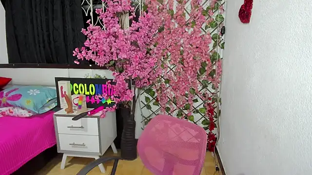 karenmilf 4 online show from September 14, 4:22 am