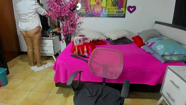 karenmilf 4 online show from October 4, 4:43 am