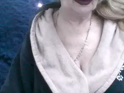 CarlyTreat online show from January 25, 1:30 pm