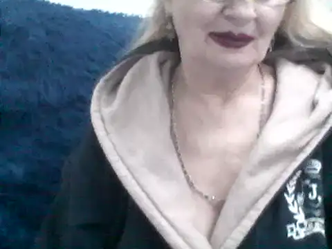 CarlyTreat online show from February 8, 5:50 pm