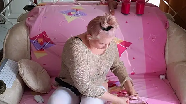 Snapshot of BEST-1 chatting on October 27, 3:10 am BEST-1 online show from October 27, 3:10 am