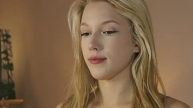 Snapshot of AliceLebel chatting on September 11, 4:12 am AliceLebel online show from September 11, 4:12 am