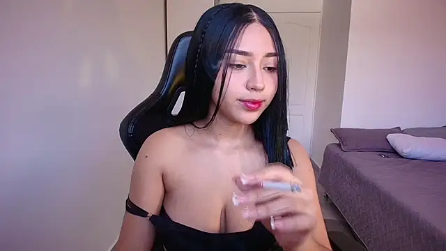 EmilyPaynne online show from January 14, 7:00 pm