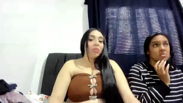 Snapshot of EmmaHole_ chatting on May 16, 9:13 pm EmmaHole online show from May 16, 9:13 pm