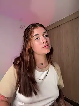 Snapshot of JoselinFlower_ chatting on December 4, 6:33 am JoselinFlower  online show from December 4, 6:33 am