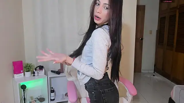 shanakendal2 online show from March 18, 2:15 pm