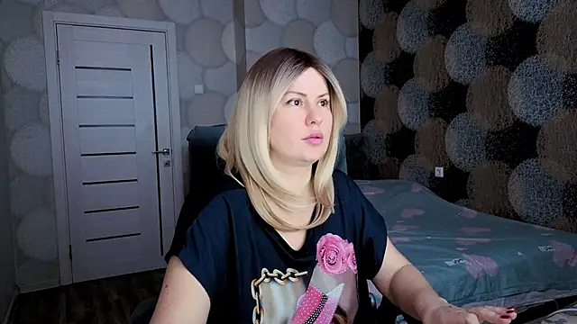 Snapshot of natusik chatting on December 4, 8:01 am natusik online show from December 4, 8:01 am