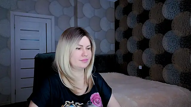 Snapshot of natusik chatting on February 18, 4:15 am natusik online show from February 18, 4:15 am