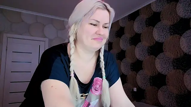 Snapshot of natusik chatting on March 18, 2:36 am natusik online show from March 18, 2:36 am