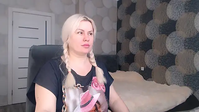 Snapshot of natusik chatting on March 22, 8:40 am natusik online show from March 22, 8:40 am