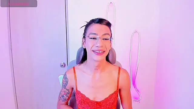 Snapshot of sofiaa_grey_ chatting on December 20, 2:13 pm sofiaa grey online show from December 20, 2:13 pm