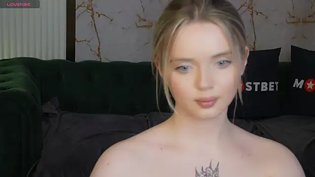 Cassy-Celestial  online show from December 19, 12:13 am