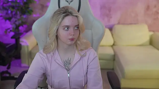 Cassy-Celestial  online show from February 2, 11:53 pm