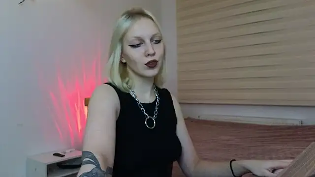 Snapshot of Martha_Hoffman chatting on February 2, 8:08 pm Martha Hoffman online show from February 2, 8:08 pm