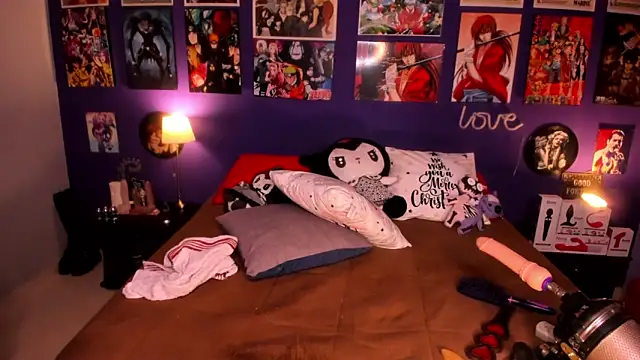 Snapshot of anne_cross chatting on December 16, 2:15 am anne cross online show from December 16, 2:15 am