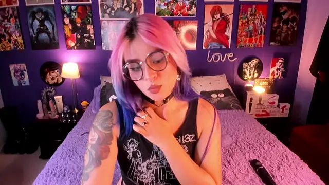 Snapshot of anne_cross chatting on September 23, 12:24 am anne cross online show from September 23, 12:24 am