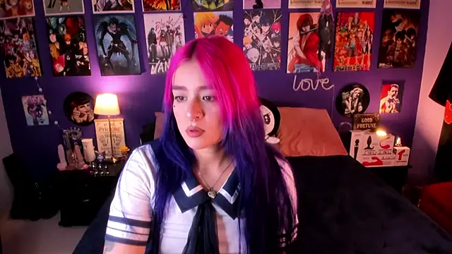 Snapshot of anne_cross chatting on October 17, 12:01 am anne cross online show from October 17, 12:01 am