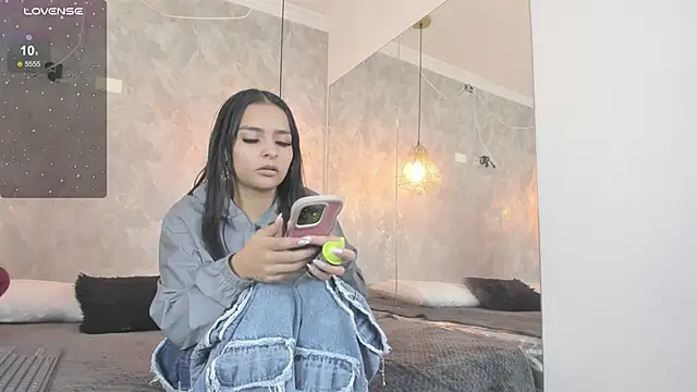 leigh-angels online show from March 30, 10:00 pm