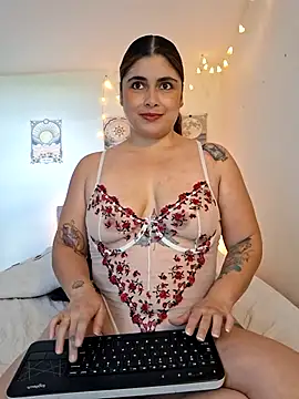 Juliietha servas online show from October 5, 8:29 pm