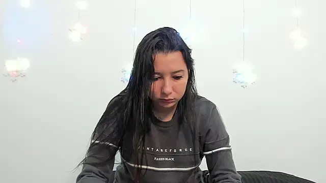 Snapshot of cami-01 chatting on December 24, 1:39 pm cami-01 online show from December 24, 1:39 pm