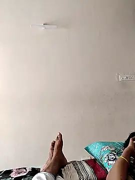 AUNTY1984 online show from September 16, 9:21 am