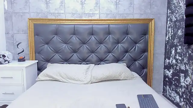 Snapshot of LaurenSnow chatting on December 24, 3:16 pm LaurenSnow online show from December 24, 3:16 pm