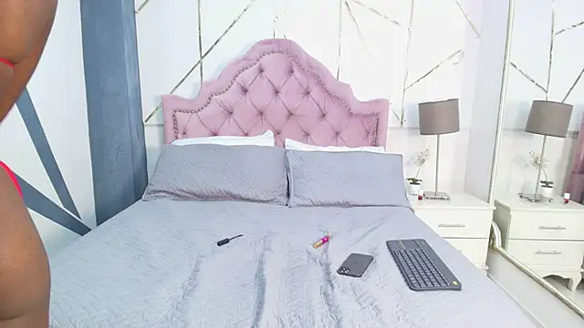 Snapshot of LaurenSnow chatting on February 14, 6:51 pm LaurenSnow online show from February 14, 6:51 pm