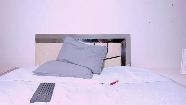 Snapshot of LaurenSnow chatting on March 1, 7:26 pm LaurenSnow online show from March 1, 7:26 pm