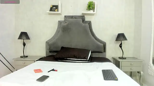 LaurenSnow online show from January 13, 3:28 pm