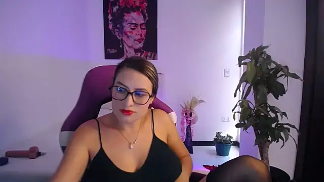 esmeraldaa230 online show from November 22, 7:46 pm