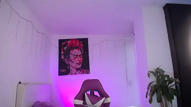 esmeraldaa230 online show from December 19, 8:27 pm