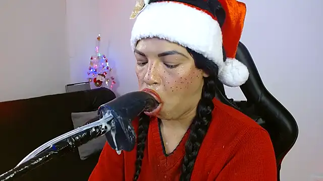 Snapshot of Anabel693 chatting on December 10, 10:28 am Anabel693 online show from December 10, 10:28 am