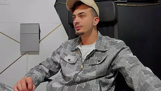 BrandonTate online show from April 21, 3:46 am