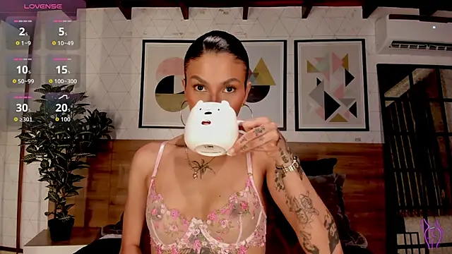 LunaRuso online show from September 17, 7:59 pm