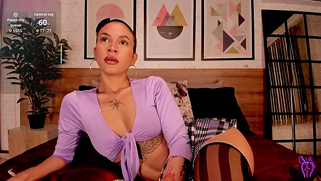 LunaRuso online show from October 24, 8:05 pm