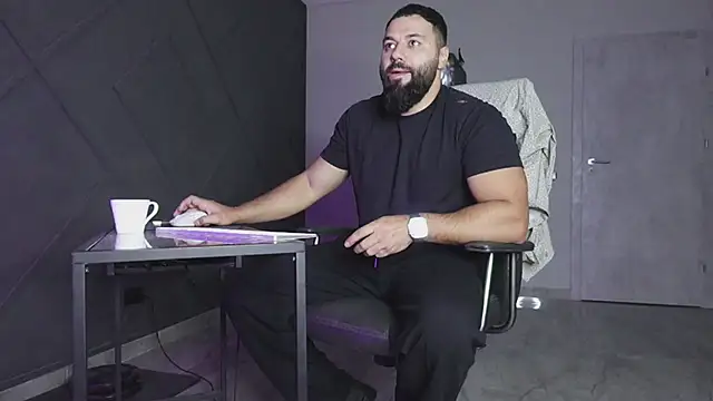 Snapshot of mattmasterss chatting on November 3, 1:29 am mattmasterss online show from November 3, 1:29 am