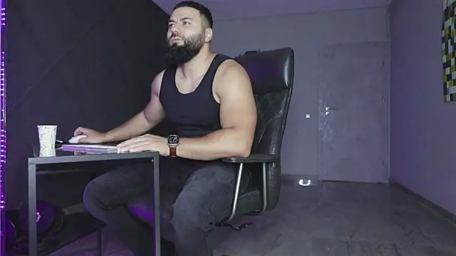 Snapshot of mattmasterss chatting on November 15, 9:39 am mattmasterss online show from November 15, 9:39 am