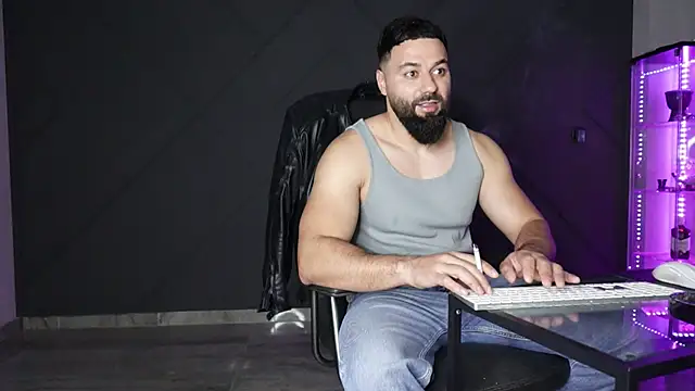 mattmasterss online show from April 22, 8:32 pm