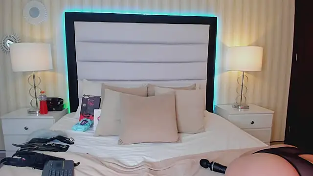 Snapshot of Valeriasaenzz_ chatting on December 16, 7:32 pm Valeriasaenzz online show from December 16, 7:32 pm