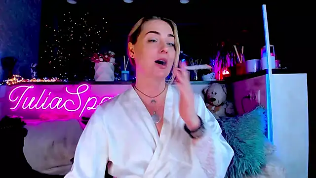  JuliaSpace  online show from February 9, 7:41 pm