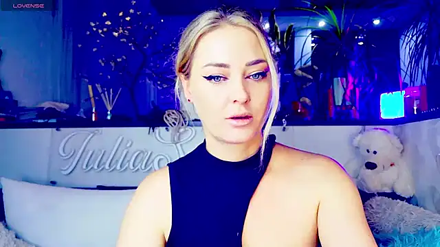  JuliaSpace  online show from November 9, 4:05 pm