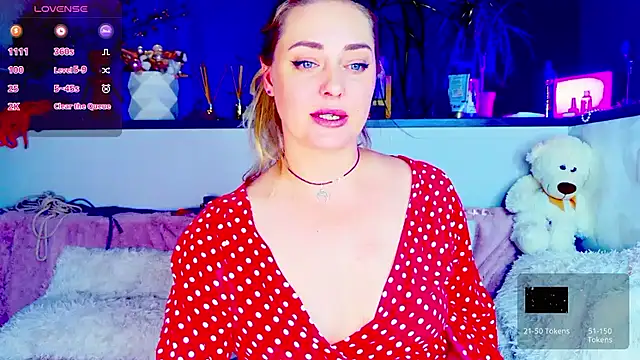 Snapshot of _JuliaSpace_ chatting on May 29, 5:55 pm JuliaSpace online show from May 29, 5:55 pm