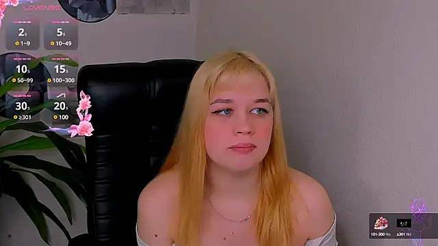 Snapshot of AlicePopsy chatting on March 9, 10:30 am AlicePopsy online show from March 9, 10:30 am
