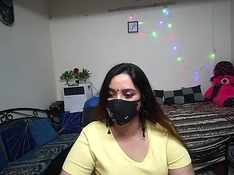 Arushisingh8888 online show from February 16, 1:05 pm