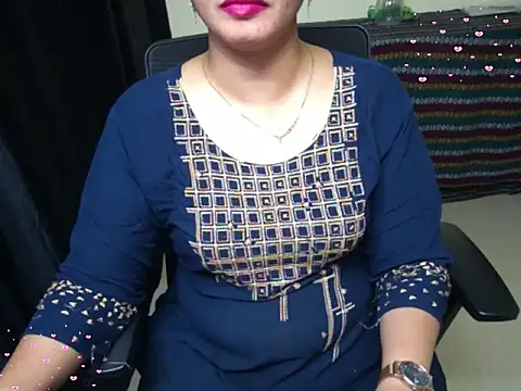 Arushisingh8888 online show from December 4, 1:09 pm