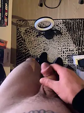 Snapshot of Antonio_Vatooo chatting on January 1, 12:21 am Antonio Vatooo online show from January 1, 12:21 am