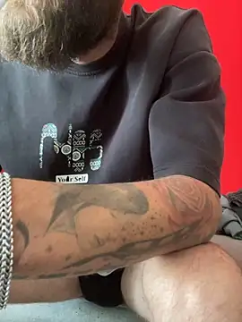 Snapshot of Antonio_Vatooo chatting on October 12, 12:37 pm Antonio Vatooo online show from October 12, 12:37 pm