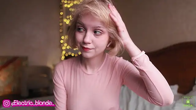 Snapshot of electric_babe chatting on March 7, 1:51 pm electric babe online show from March 7, 1:51 pm