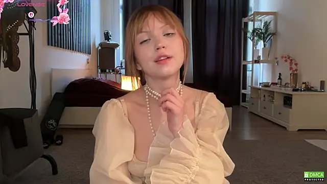Snapshot of electric_babe chatting on October 21, 11:00 am electric babe online show from October 21, 11:00 am
