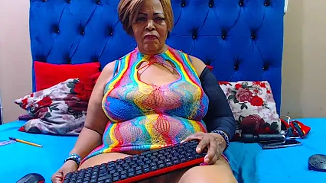 Snapshot of ebonycandy10 chatting on April 25, 5:43 am ebonycandy10 online show from April 25, 5:43 am